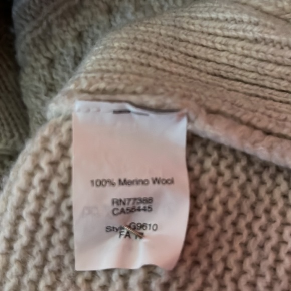 Madewell Merino wool cream sweater, size small - Picture 9 of 9